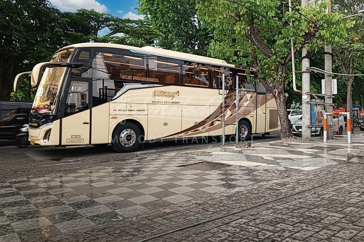 Perjalanan Eksklusif Jakarta–Surabaya: Sewa Big Bus Melody 46 Seats dengan Fasilitas Legrest